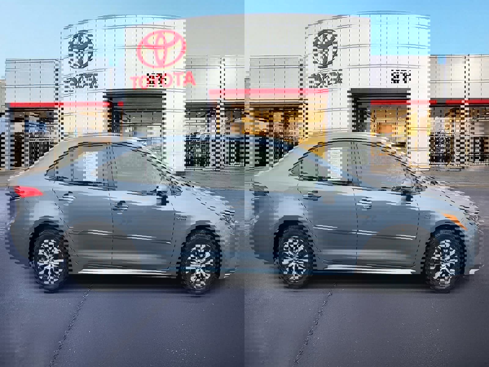 Used 2021 Toyota Corolla LE image 4