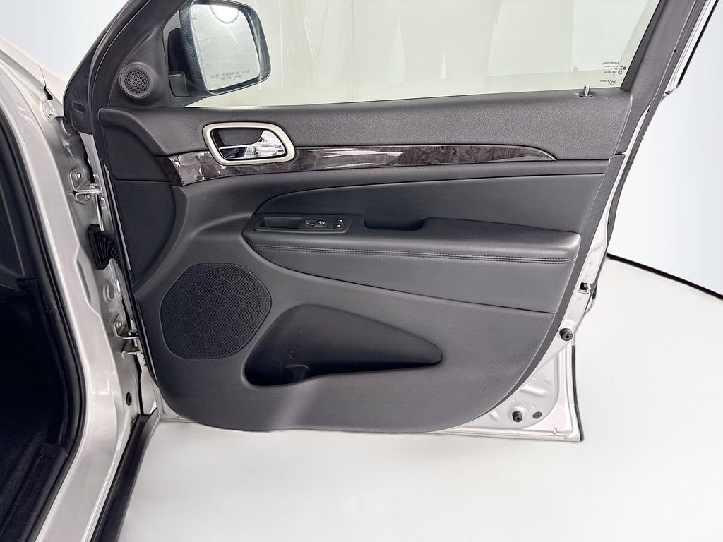 Used 2012 Jeep Grand Cherokee Laredo w/ Laredo E Group image 24