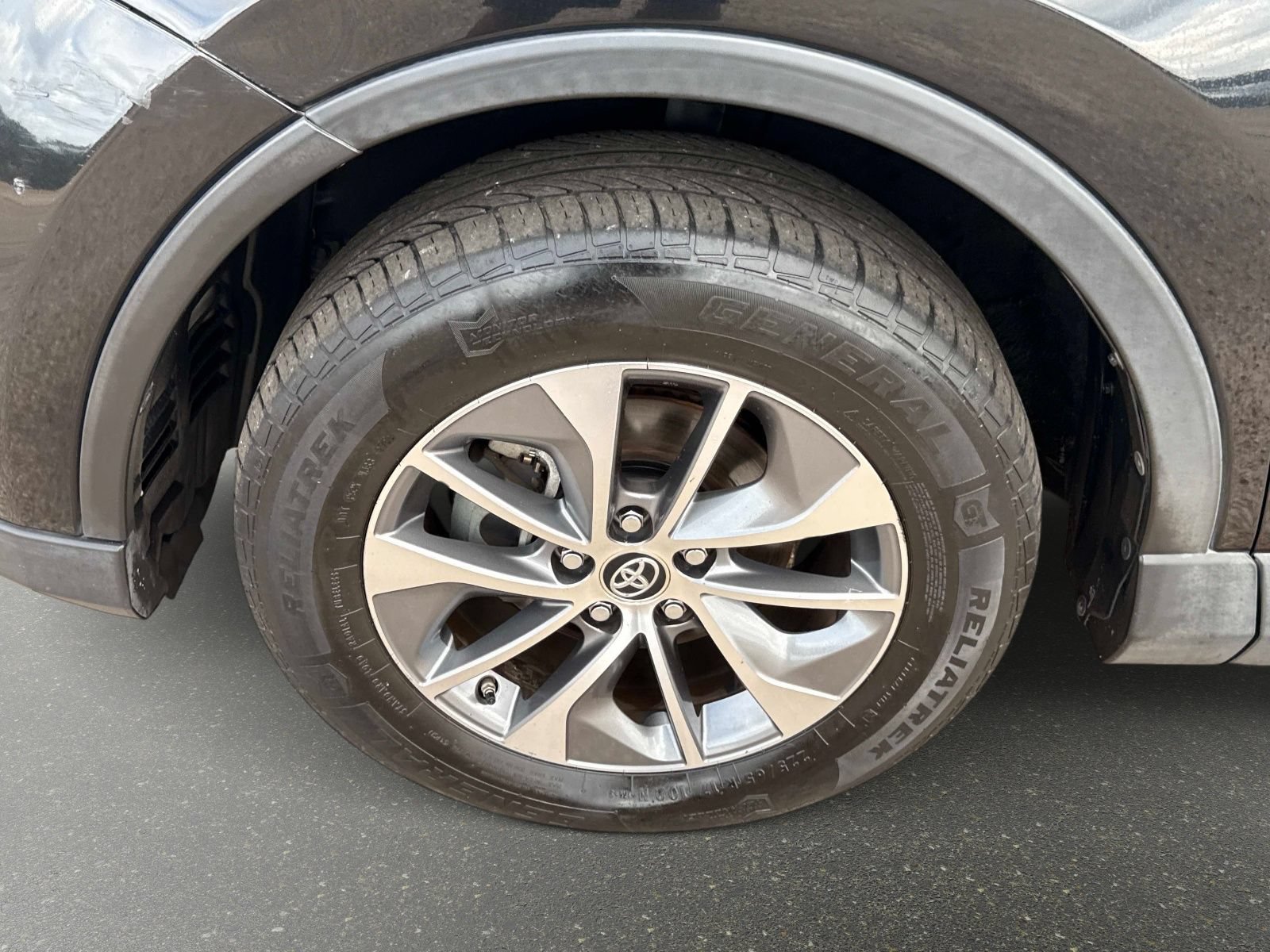Used 2016 Toyota RAV4 XLE AWD/4WD image 10