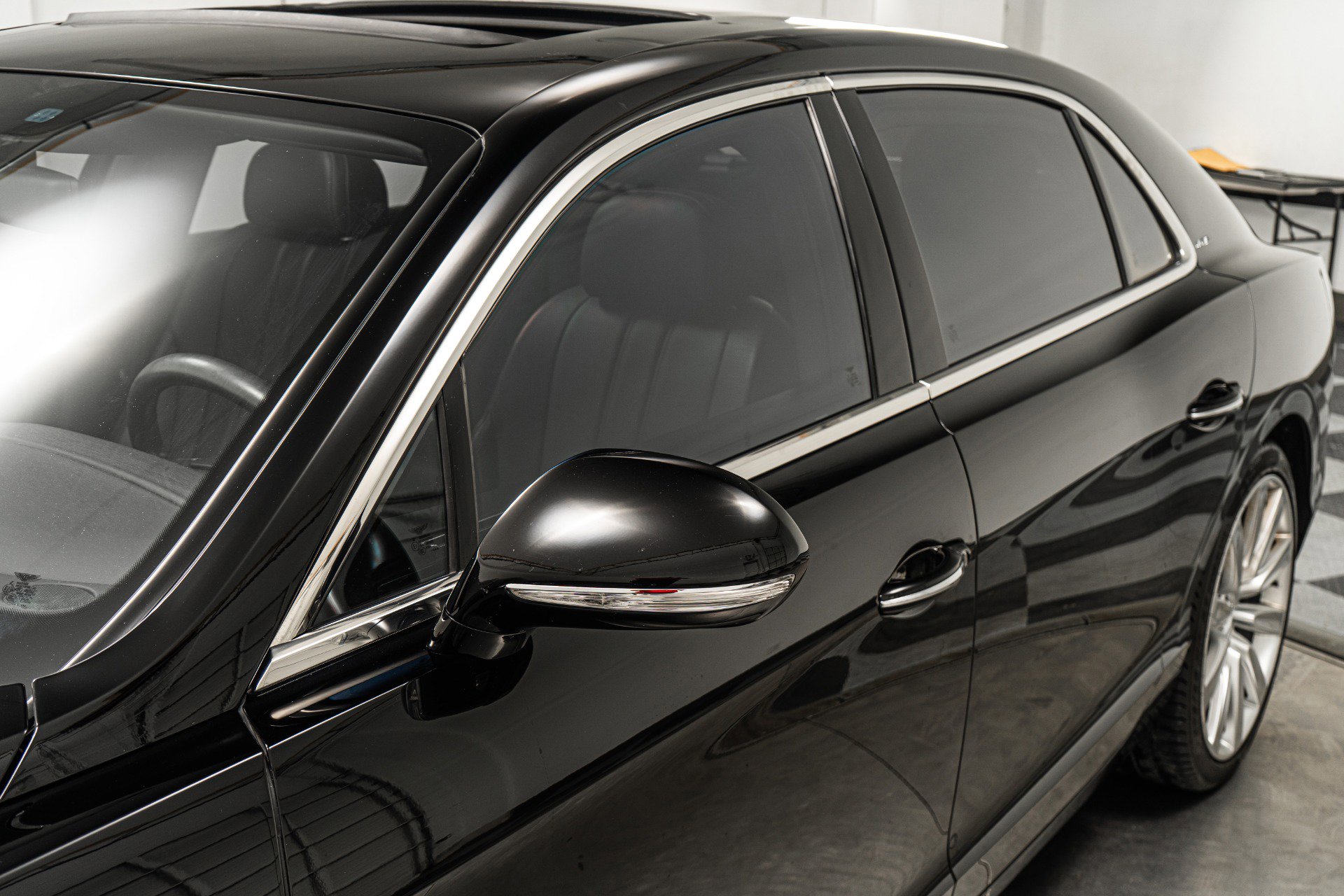 Used 2015 Bentley Flying Spur W12 image 33