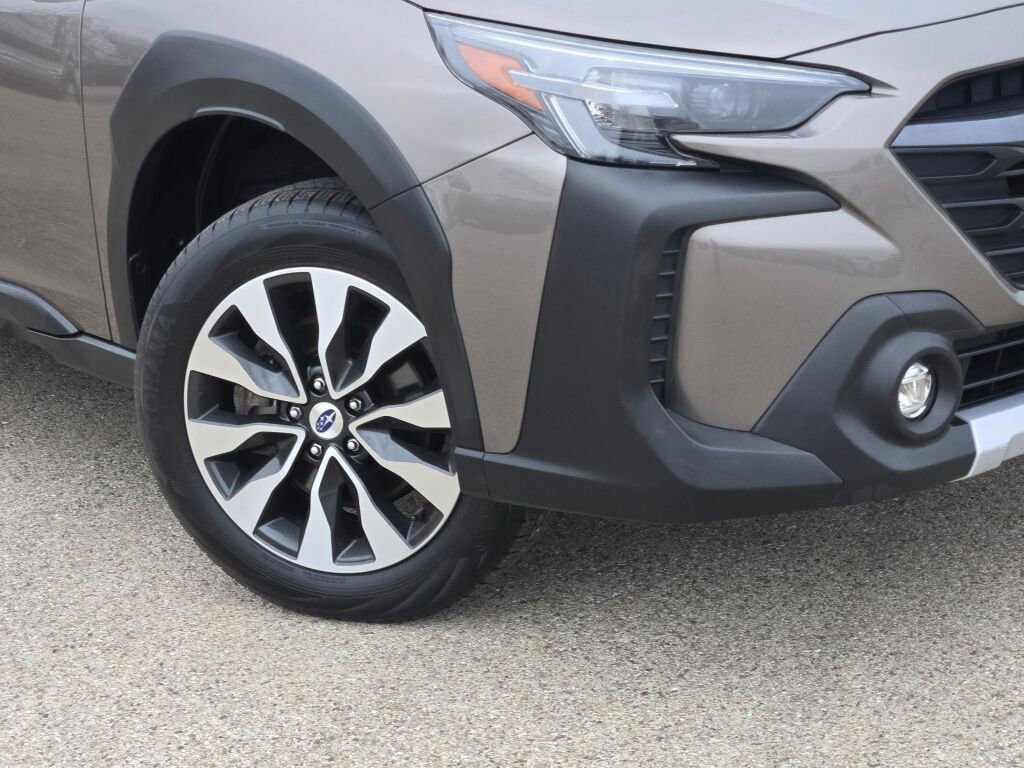 Certified 2023 Subaru Outback Limited image 3