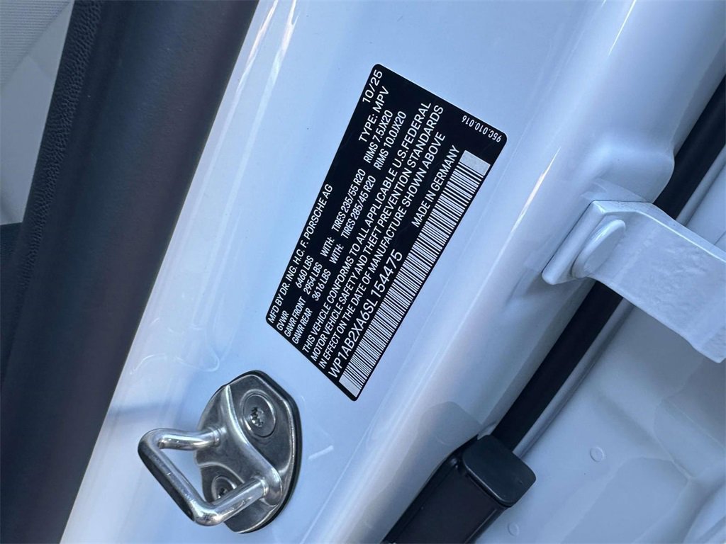 New 2025 Porsche Macan 4S Electric image 7