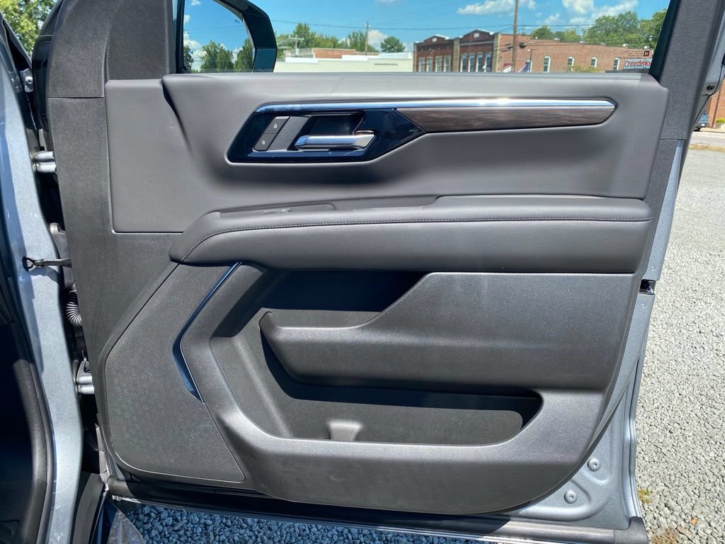 New 2026 Chevrolet Tahoe LS w/ LPO, Dark Essentials Package AWD/4WD image 22