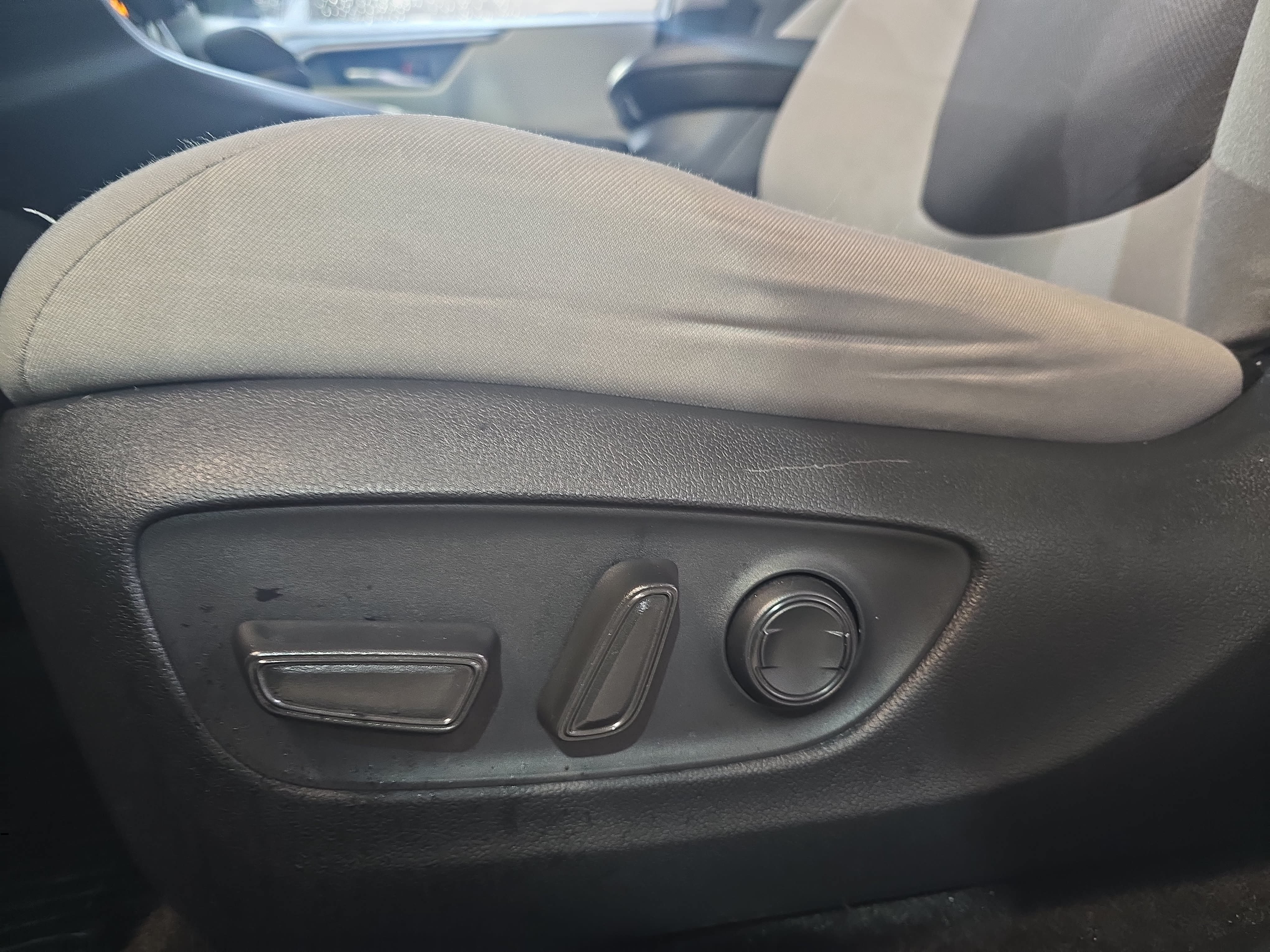 Used 2024 Toyota RAV4 XLE w/ Convenience Package FWD image 26