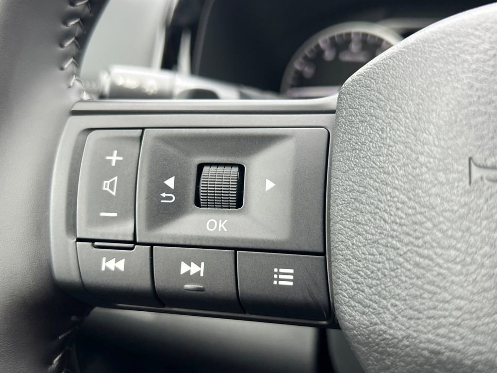 New 2026 Nissan Pathfinder SV image 10