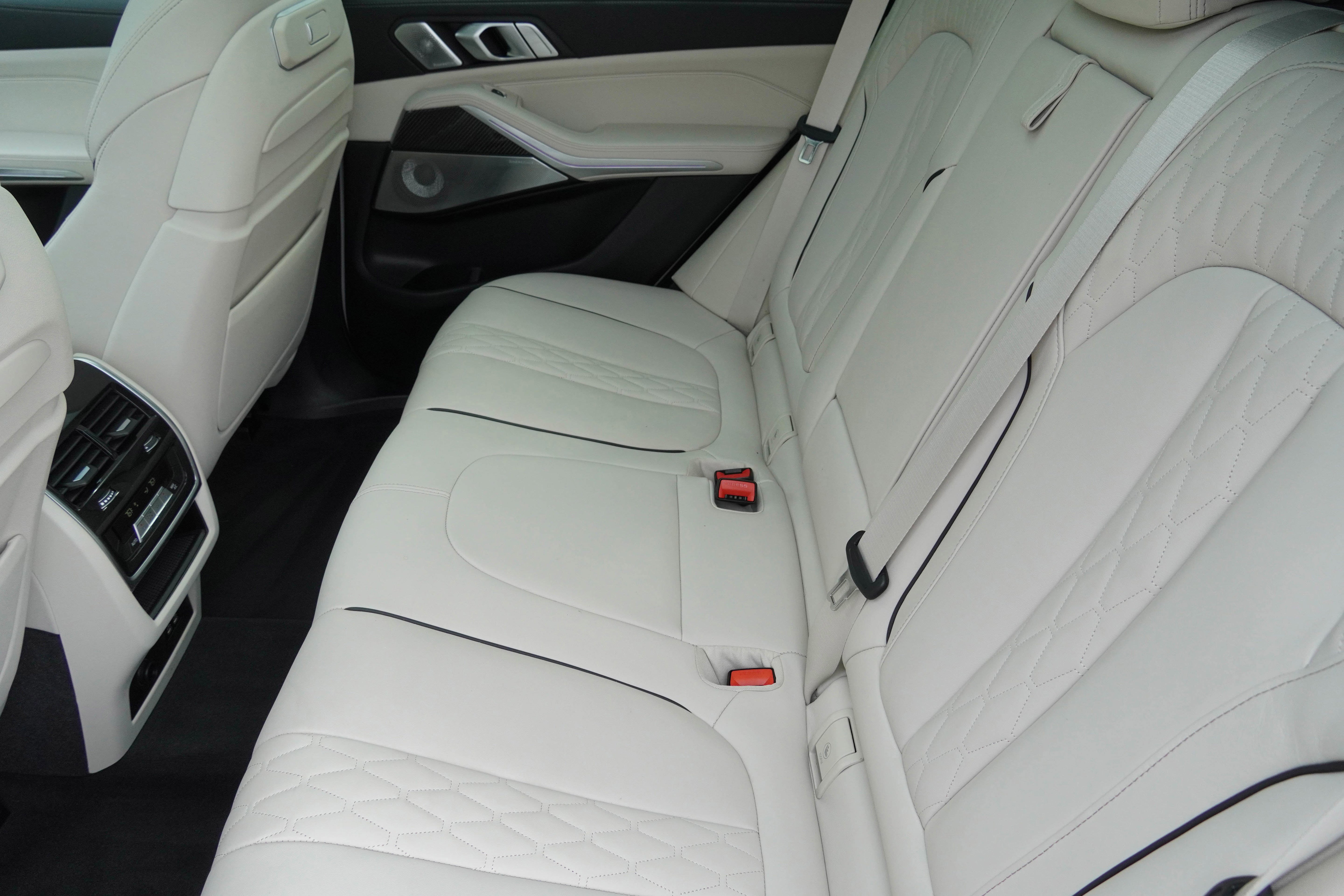 Certified 2025 BMW X5 M60i AWD/4WD image 39