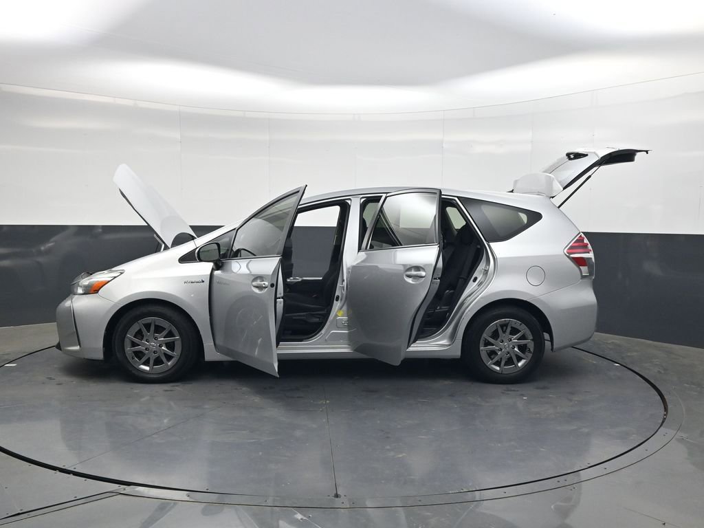 Used 2017 Toyota Prius V Two image 32
