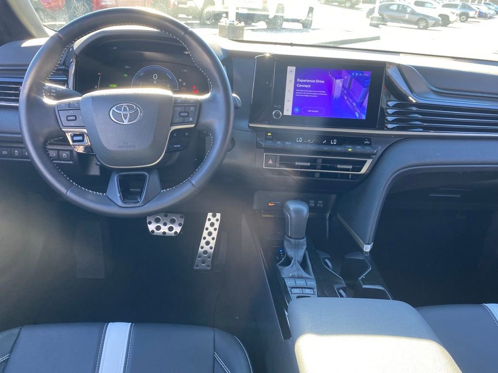 Used 2025 Toyota Camry SE image 9