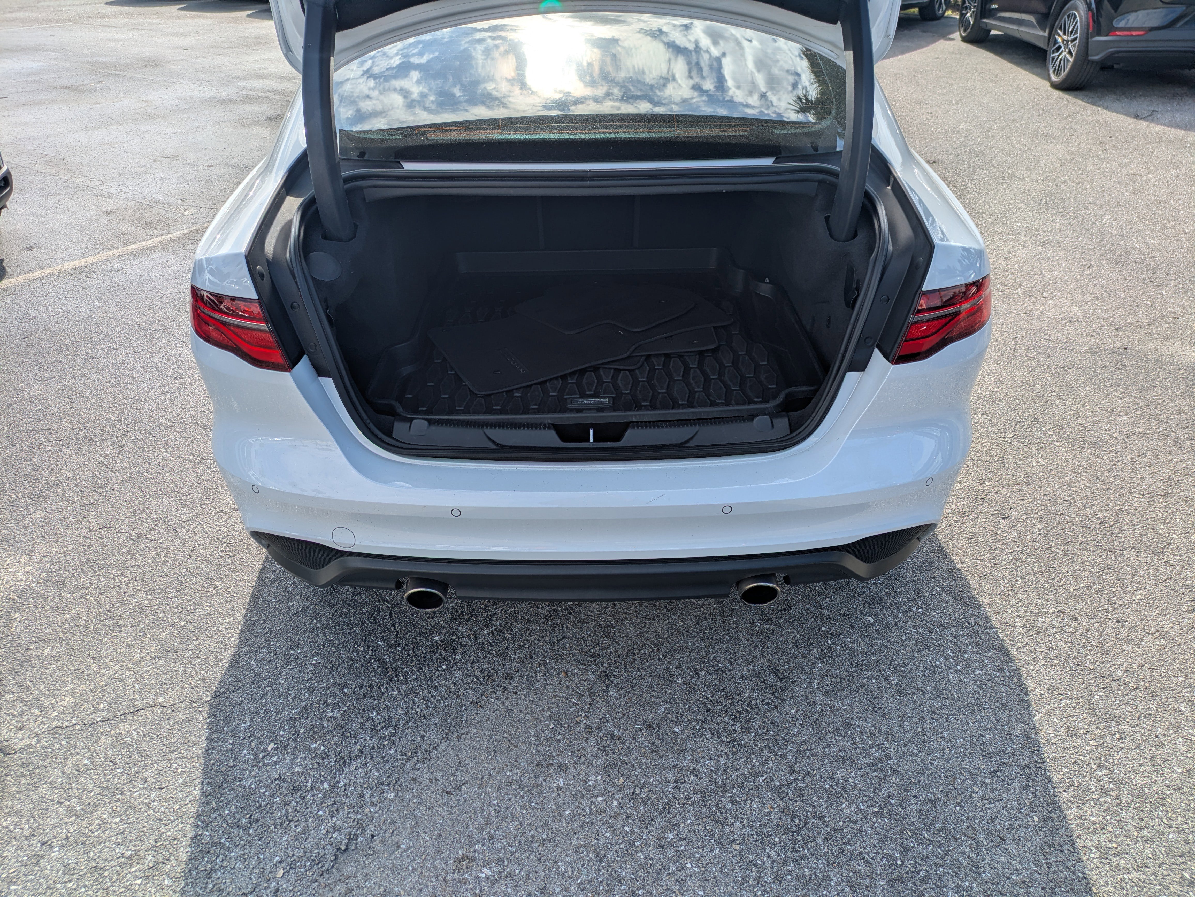 Used 2020 Jaguar XE S image 34