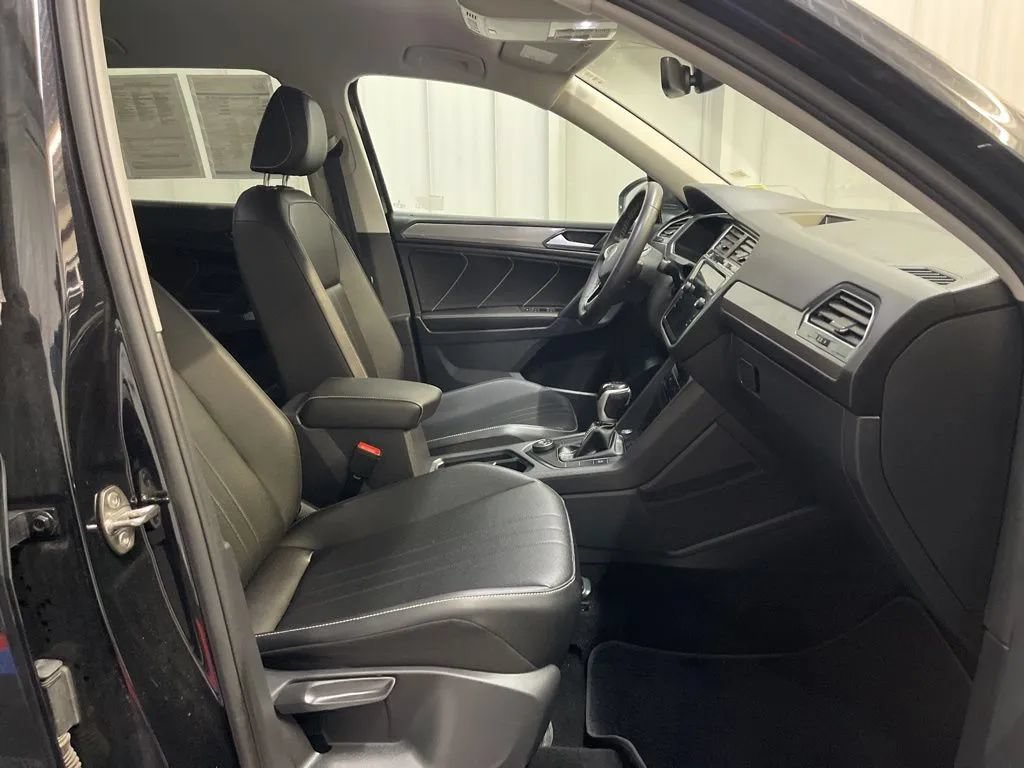 Used 2023 Volkswagen Tiguan SE AWD/4WD image 18
