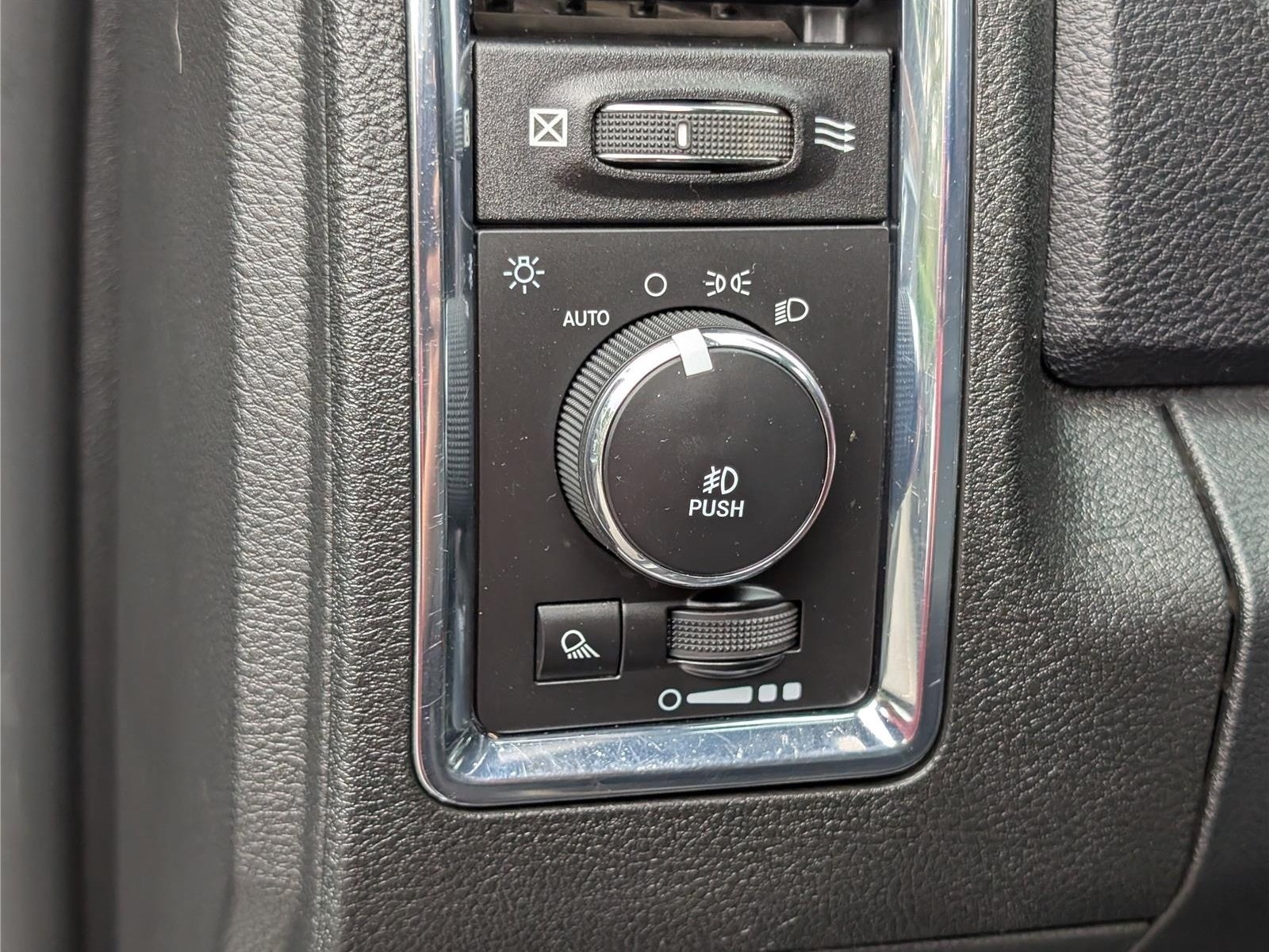 Used 2016 RAM 3500 Laramie w/ Snow Chief Group AWD/4WD image 21