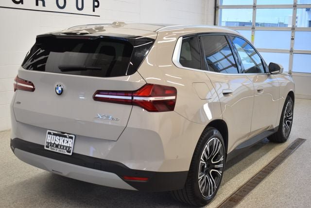 Used 2025 BMW X3 xDrive30i AWD/4WD image 4
