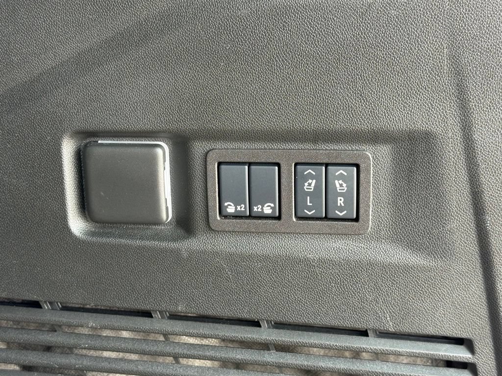 Used 2024 GMC Yukon Denali Ultimate AWD/4WD image 42