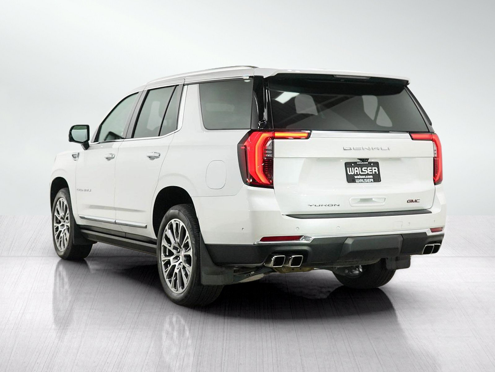 Used 2025 GMC Yukon Denali w/ Sun & Power Step Package AWD/4WD image 3