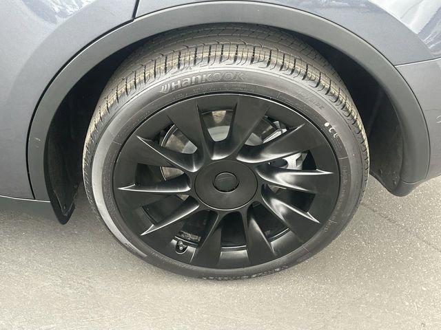Used 2021 Tesla Model Y Long Range image 32