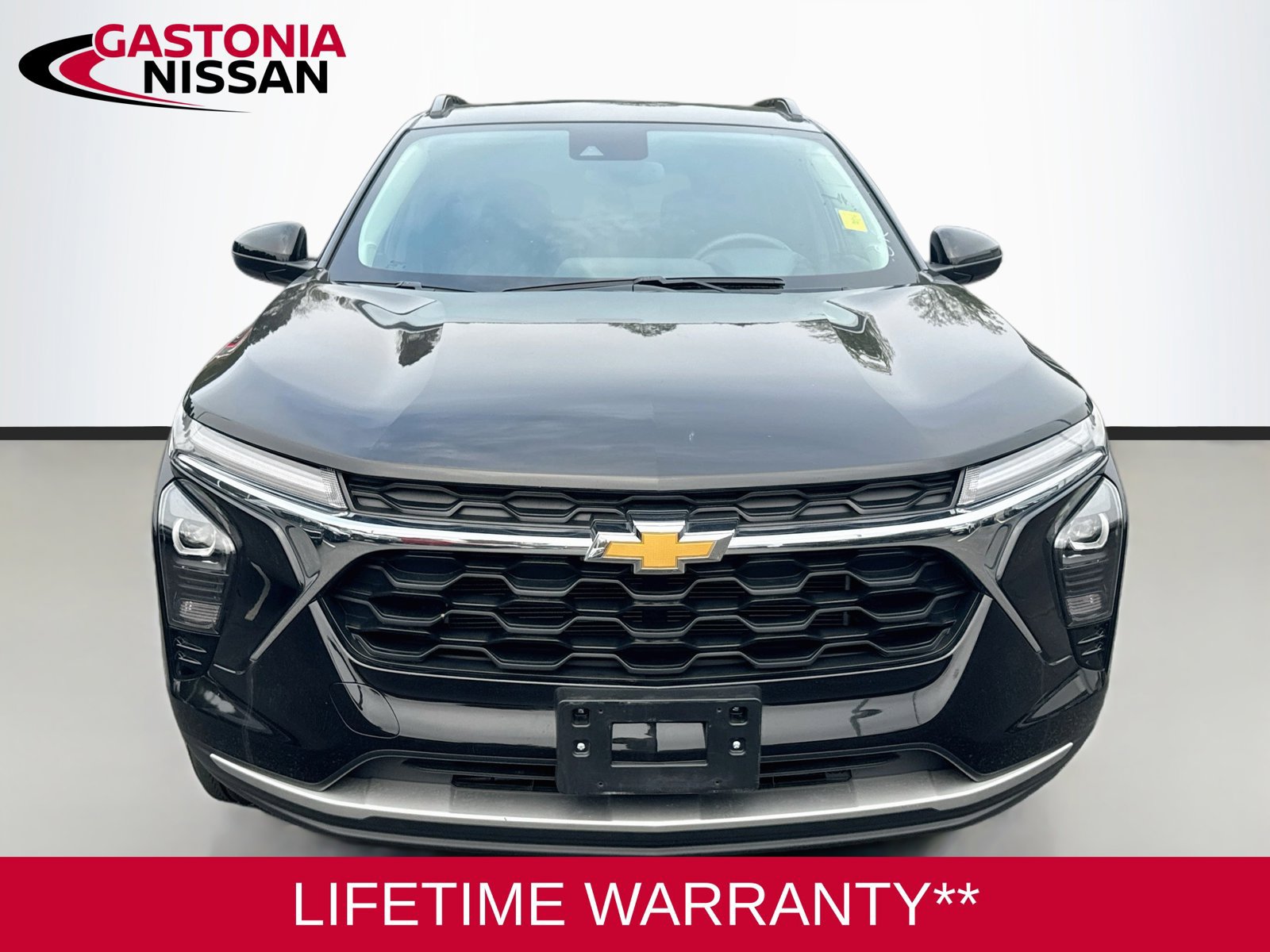 Used 2024 Chevrolet Trax LT w/ LT Convenience Package FWD image 2