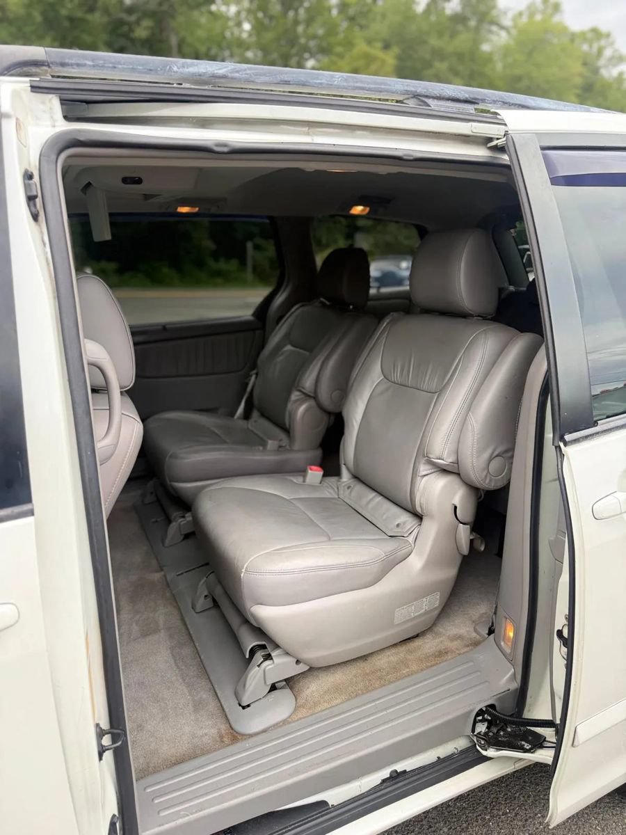 Used 2009 Toyota Sienna XLE FWD image 25