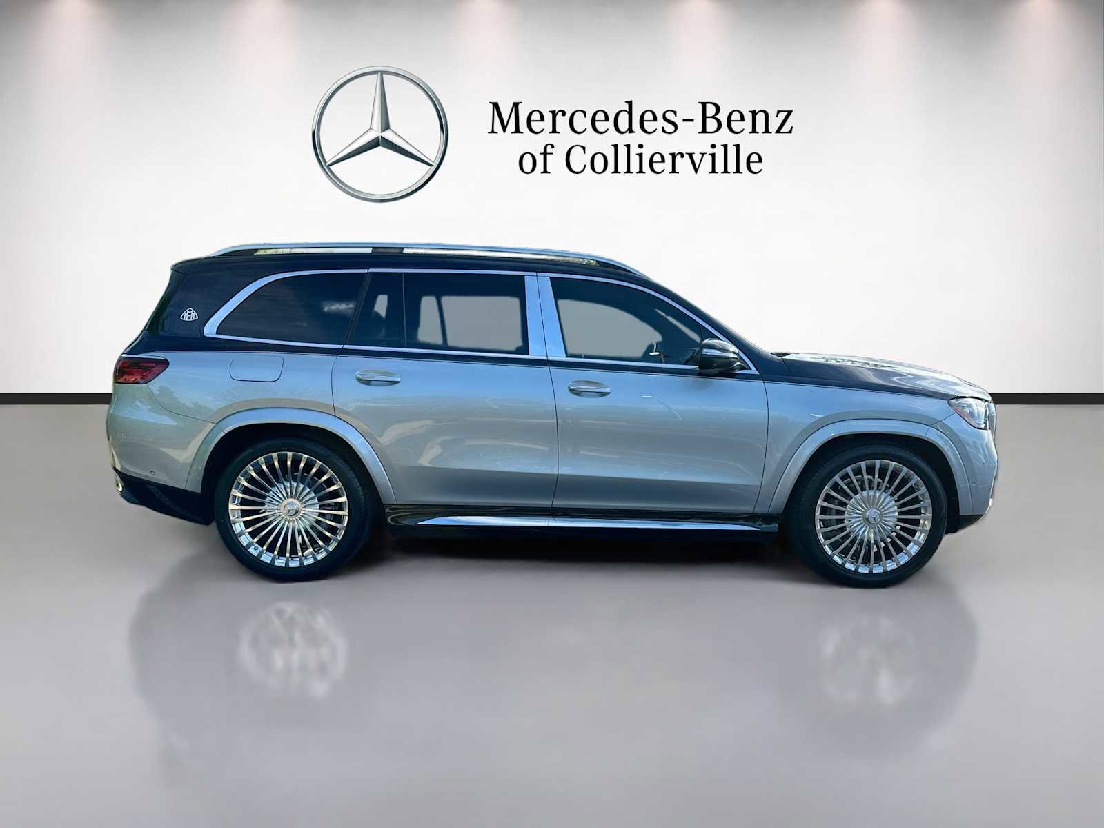 Used 2024 Mercedes-Benz Maybach GLS 600 4MATIC image 4
