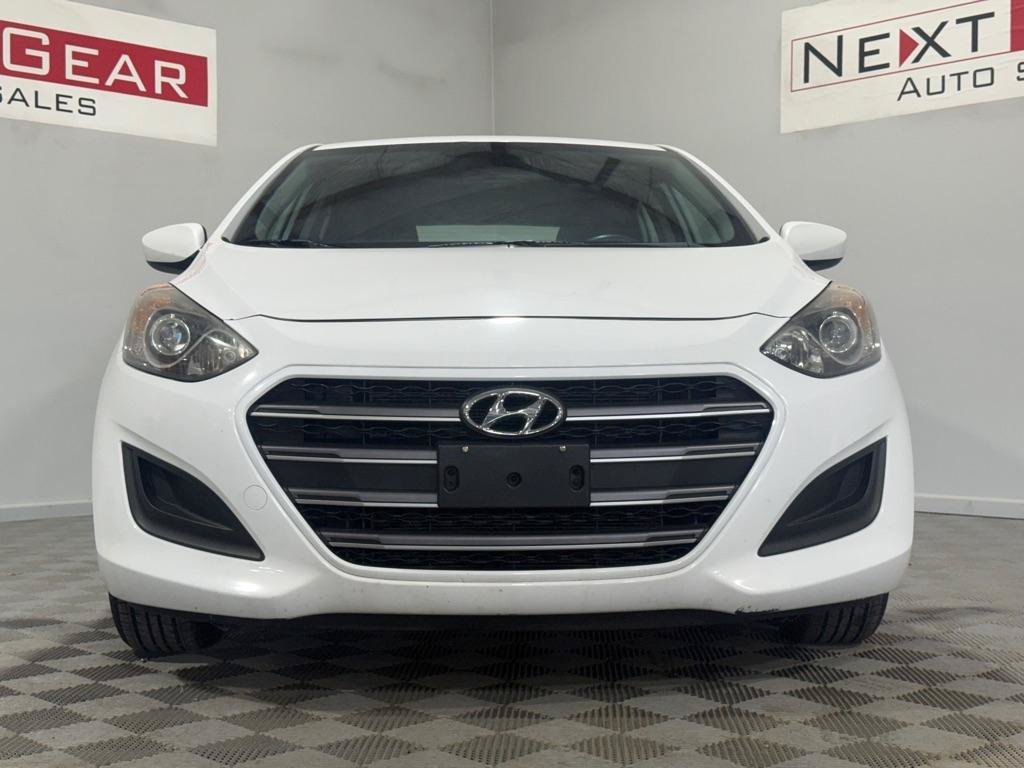 Used 2017 Hyundai Elantra GT FWD image 4