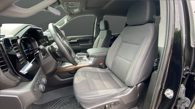 Used 2024 Chevrolet Silverado 1500 LT Trail Boss w/ Convenience Package II AWD/4WD image 9