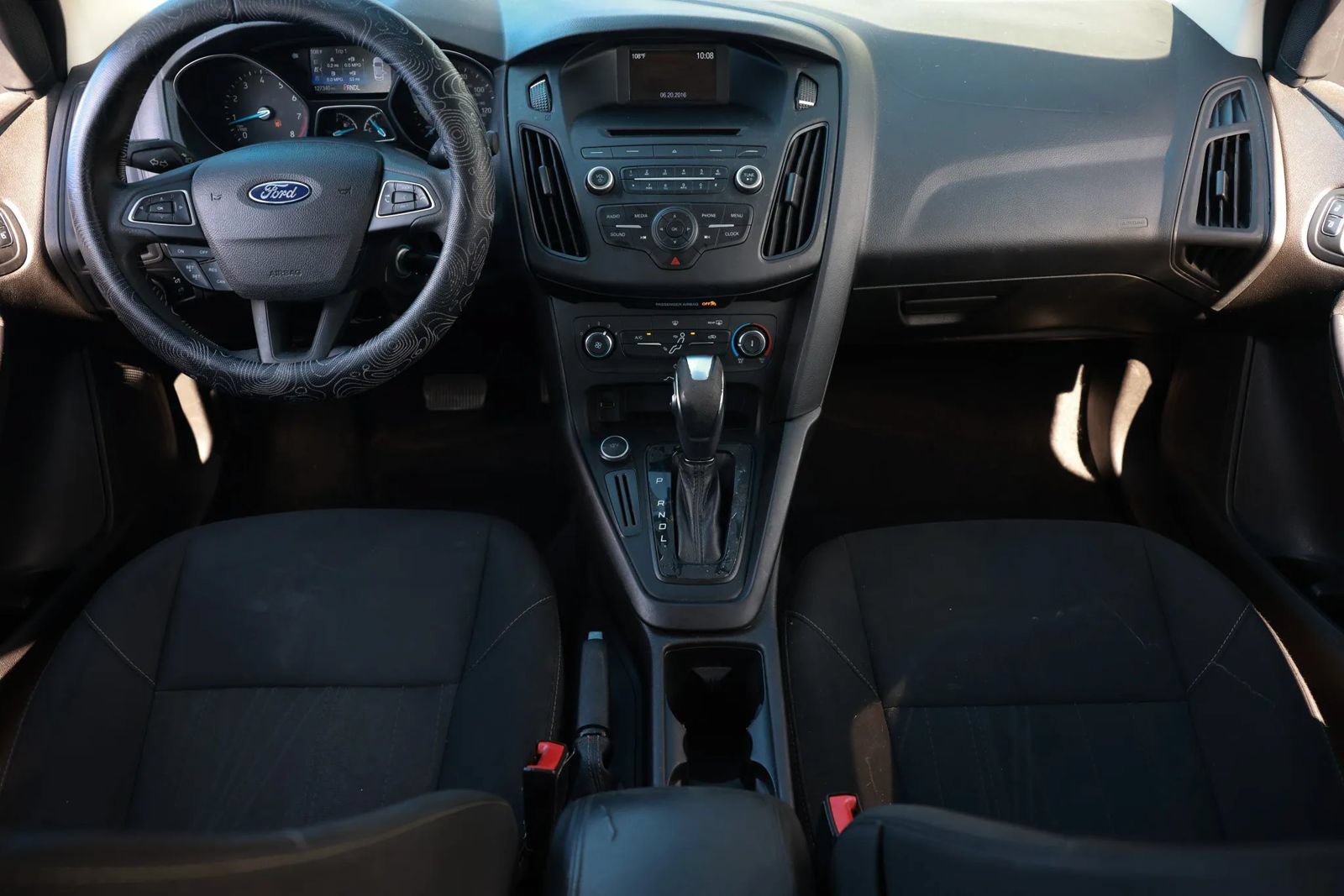 Used 2016 Ford Focus SE FWD image 2