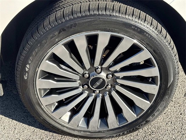 Used 2019 Lincoln Navigator Reserve image 9