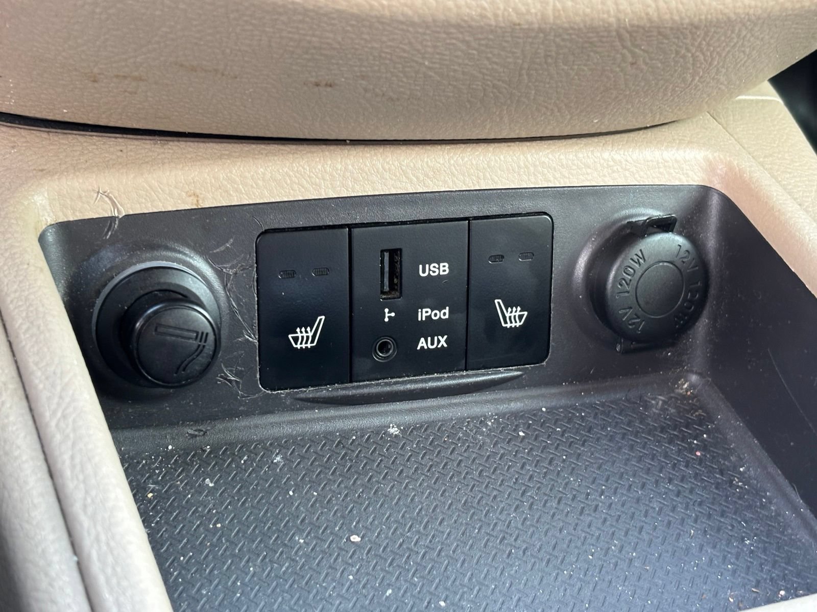 Used 2011 Hyundai Santa Fe Limited w/ Navigation Pkg 4 FWD image 9