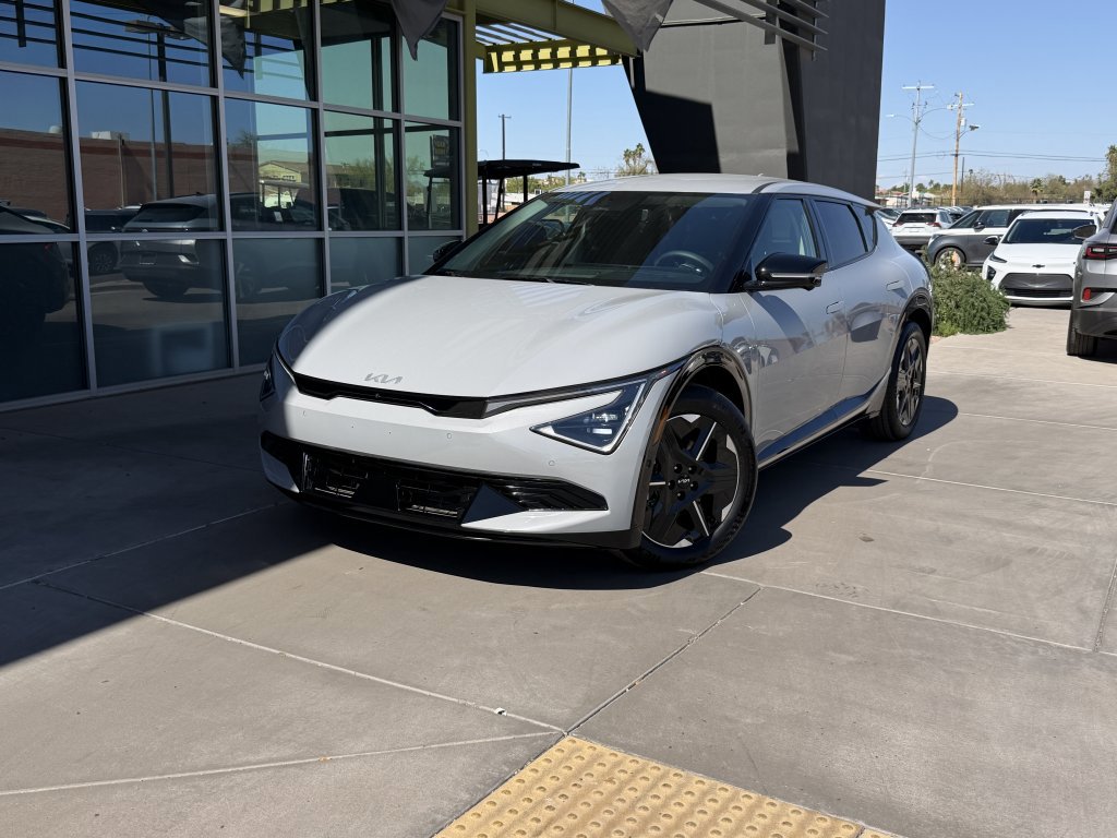 Used 2025 Kia EV6 Wind image 2