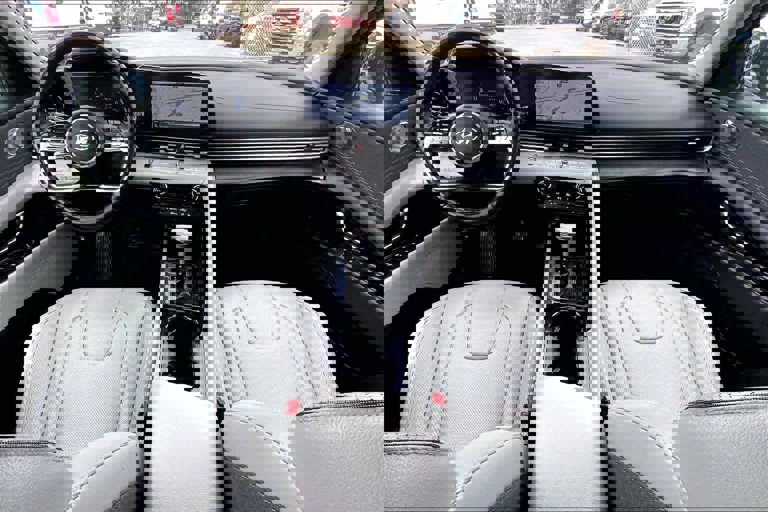 Used 2024 Hyundai Elantra Limited image 15