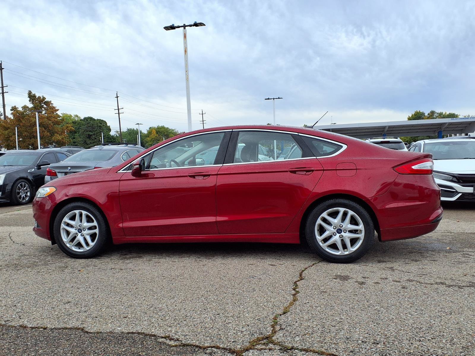 Used 2014 Ford Fusion SE w/ Equipment Group 202A FWD image 7