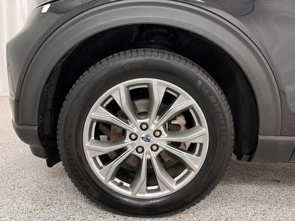 Used 2022 Ford Explorer Limited w/ Equipment Group 301A AWD/4WD image 33