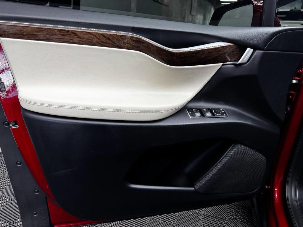 Used 2017 Tesla Model X 75D image 37