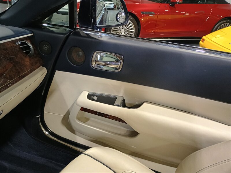 Used 2016 Rolls-Royce Dawn RWD image 26