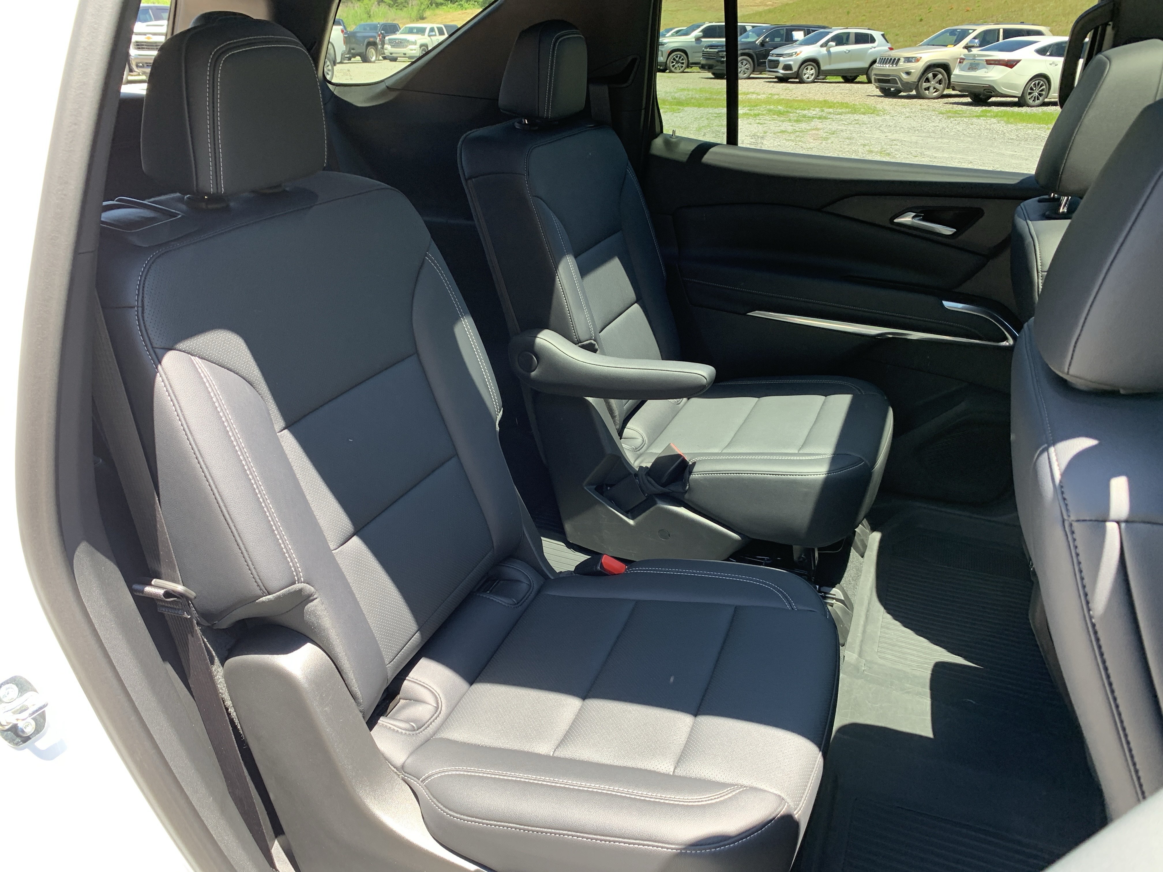 Used 2025 Chevrolet Traverse LT w/ Sun and Wheel Package FWD image 31