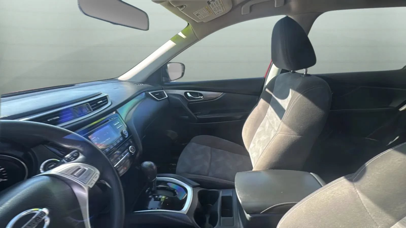 Used 2016 Nissan Rogue SV FWD image 28