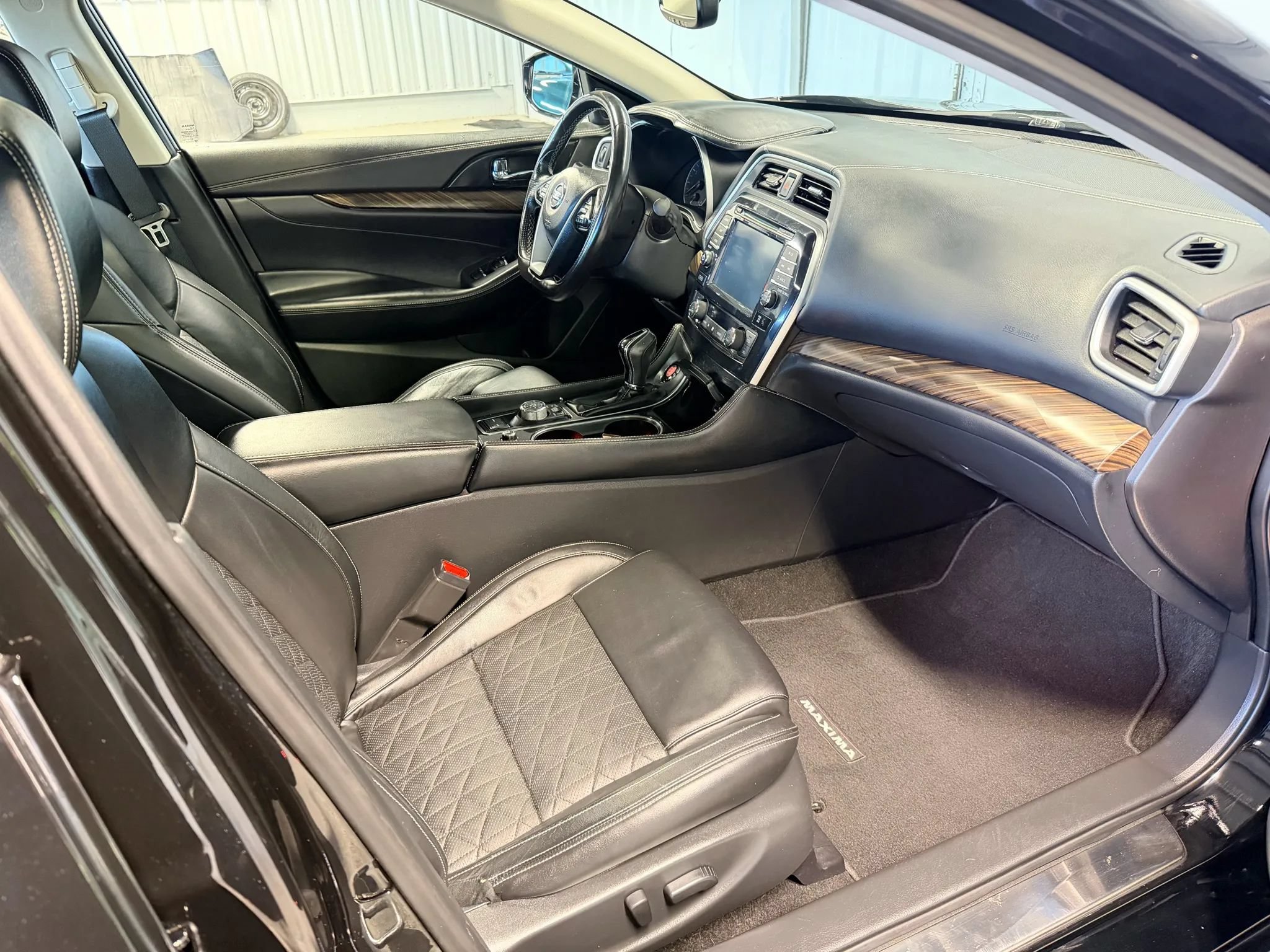 Used 2017 Nissan Maxima Platinum w/ Medallion Package FWD image 12