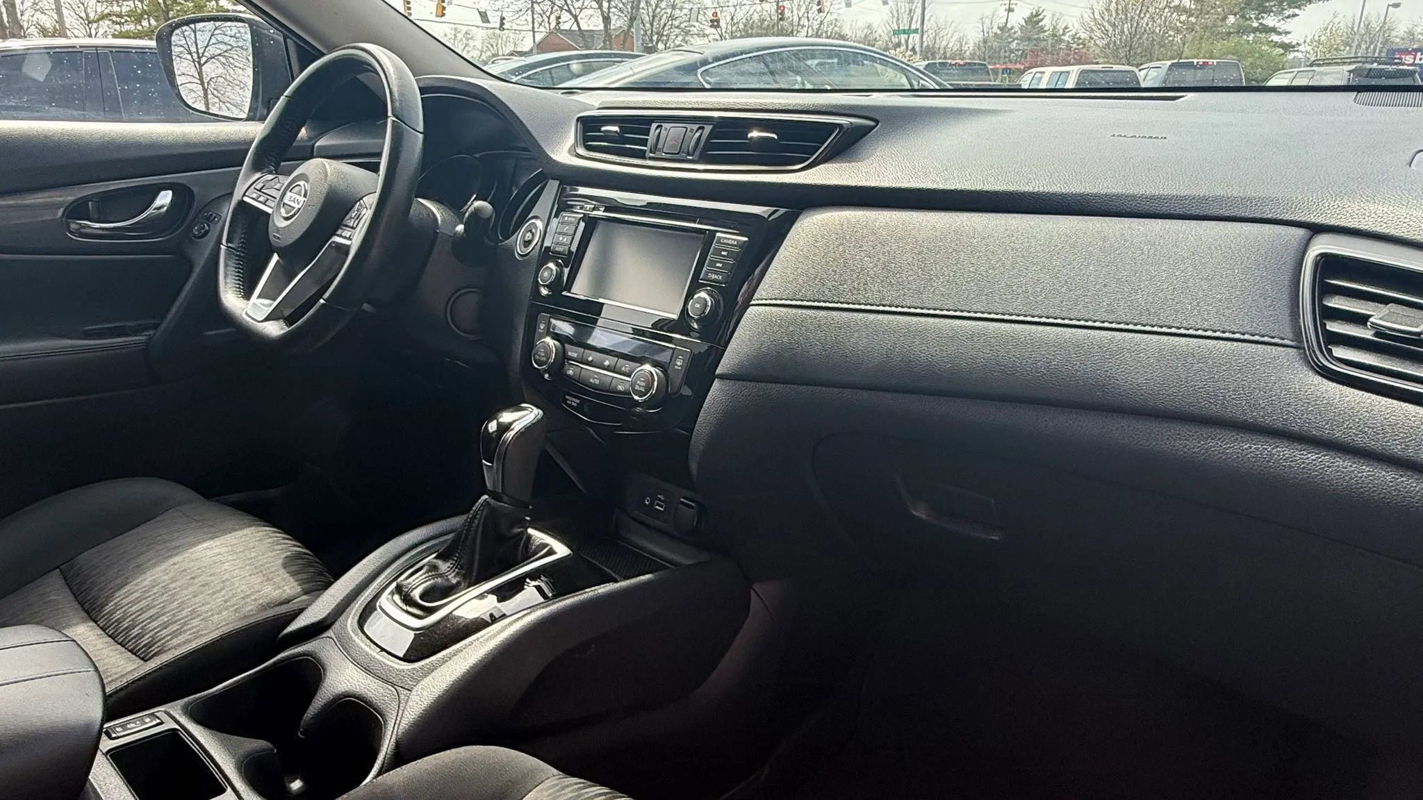 Used 2018 Nissan Rogue SV image 13