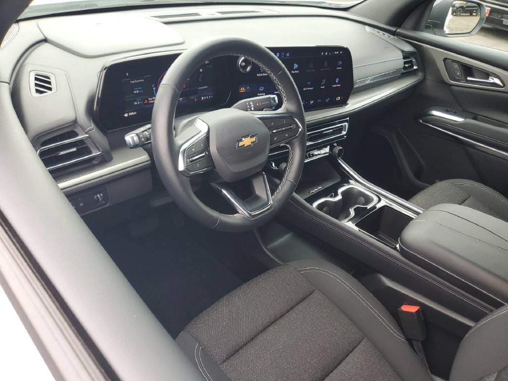 Used 2026 Chevrolet Traverse LT FWD image 10
