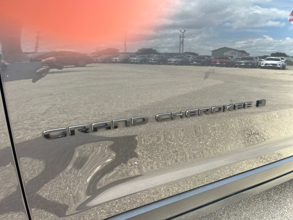 Used 2024 Jeep Grand Cherokee Altitude AWD/4WD image 45