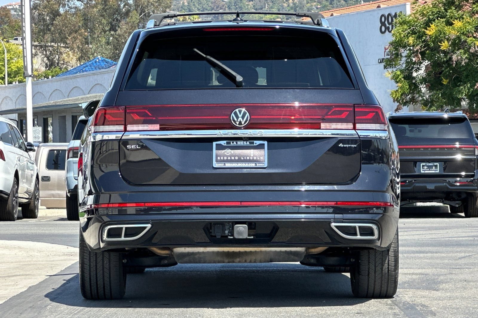 Used 2024 Volkswagen Atlas SEL Premium R-Line AWD/4WD image 4