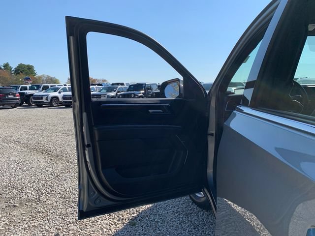 Used 2025 Chevrolet Tahoe LT AWD/4WD image 17