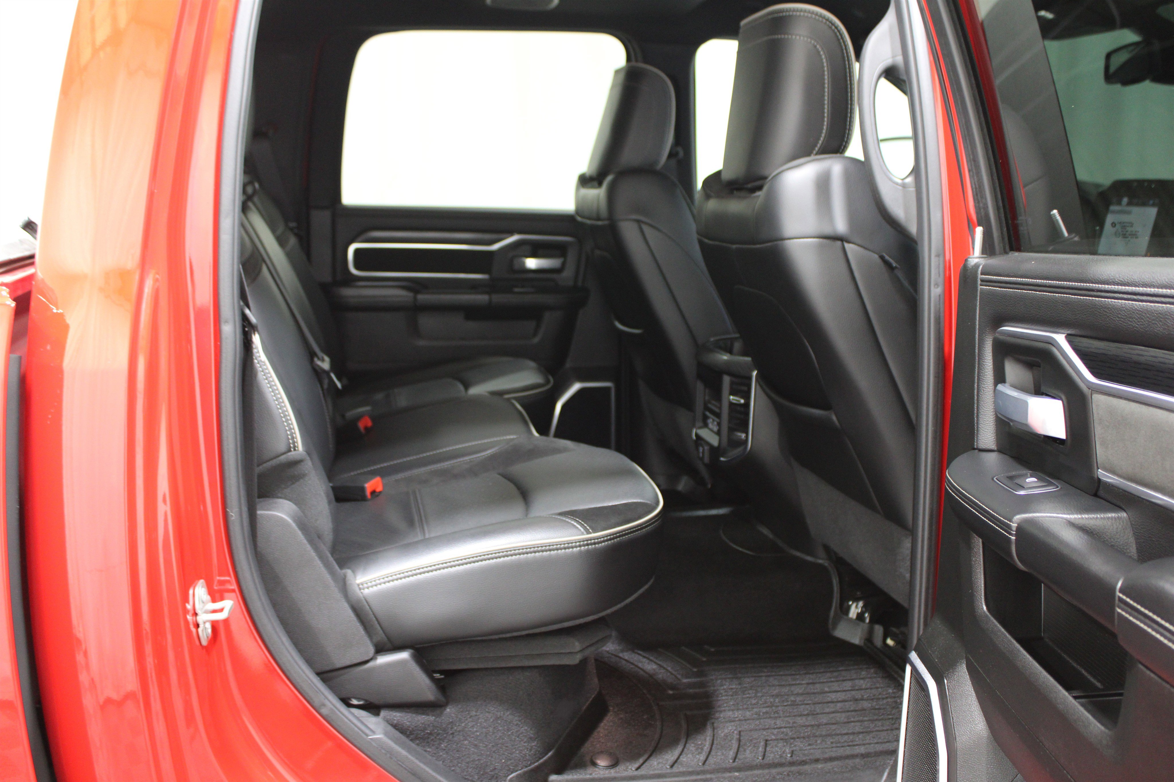 Used 2024 RAM 2500 Laramie w/ Night Edition image 29