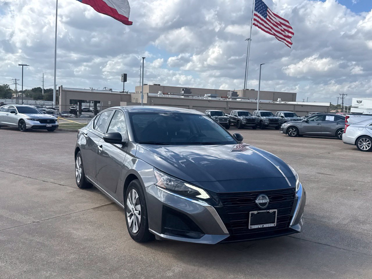 Used 2025 Nissan Altima 2.5 S FWD image 2