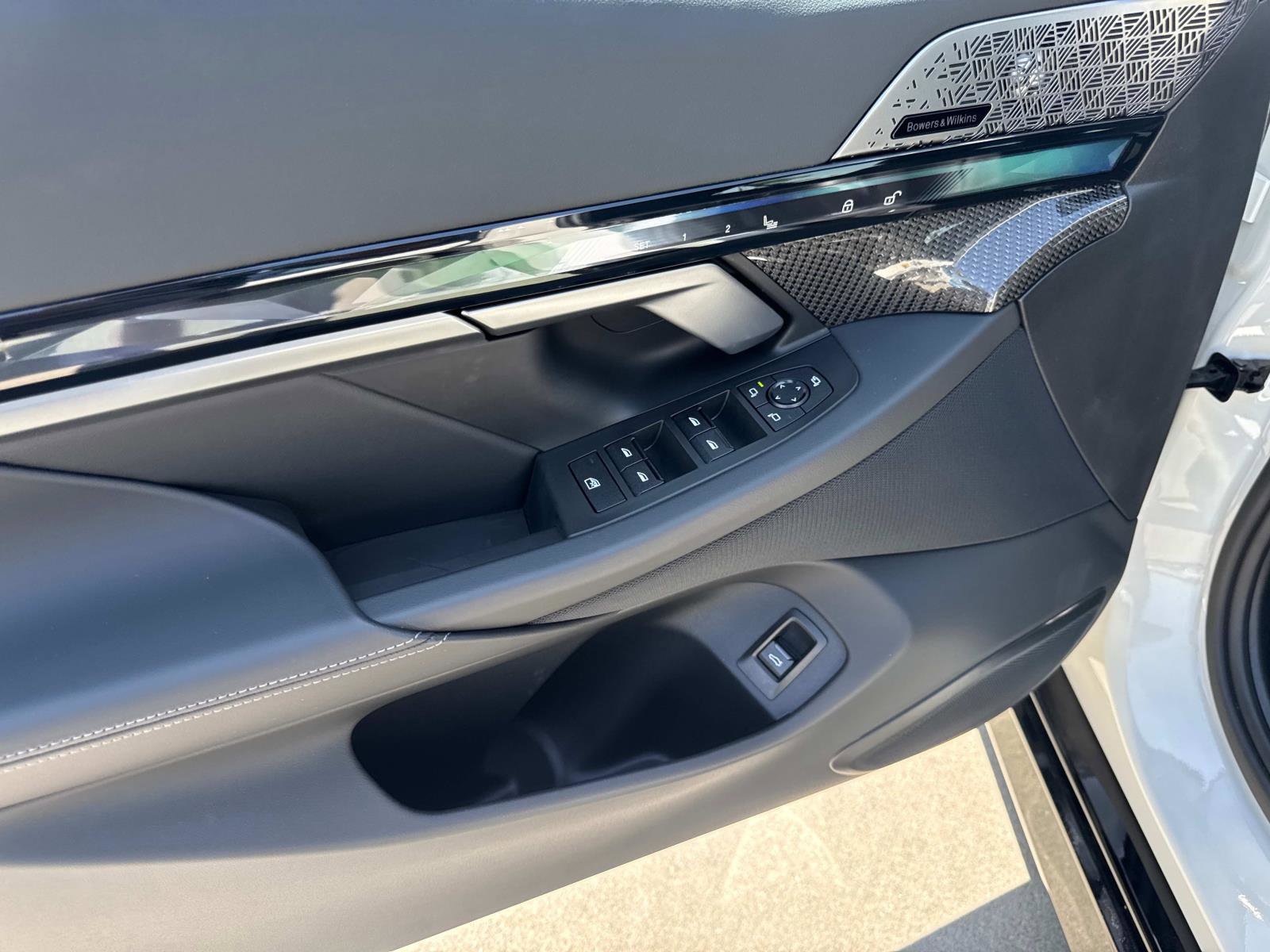 Used 2024 BMW i5 eDrive40i w/ M Sport Package image 12