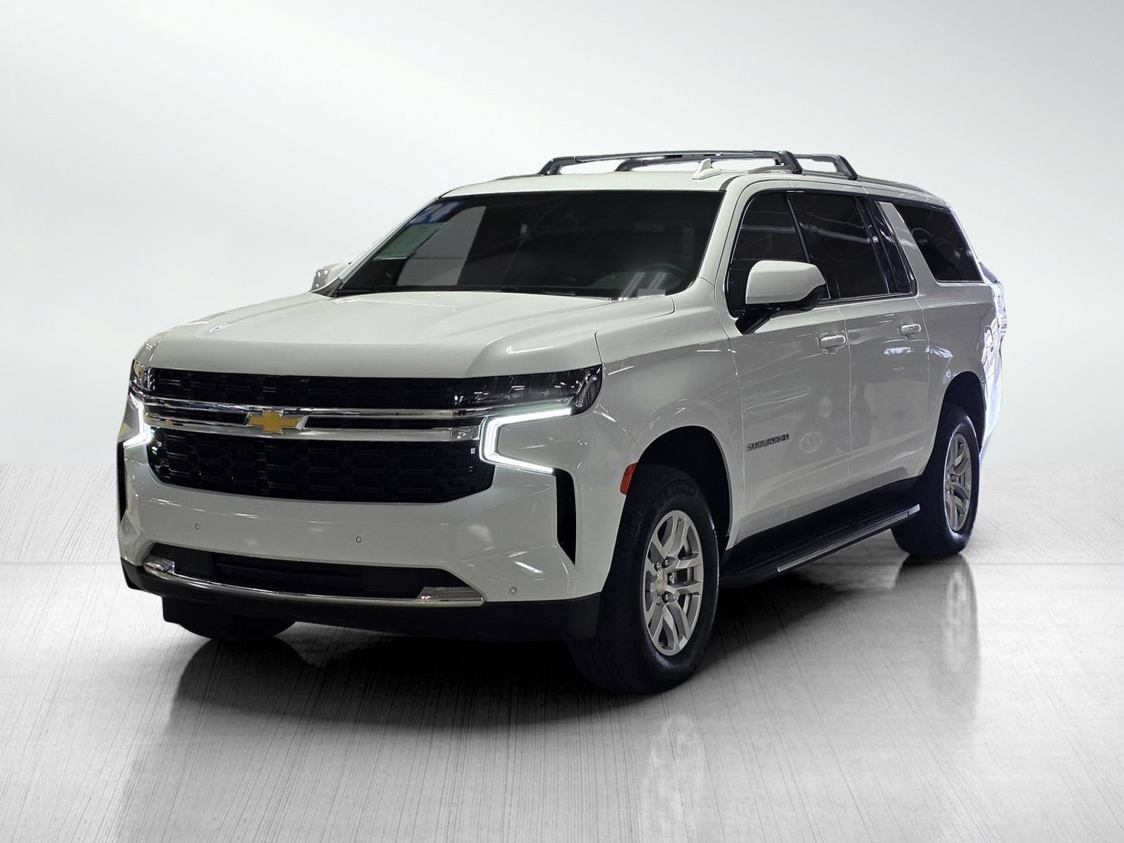 Used 2024 Chevrolet Suburban LS w/ Driver Alert Package AWD/4WD image 4