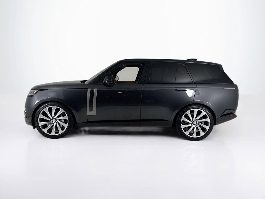 Used 2023 Land Rover Range Rover SE image 2