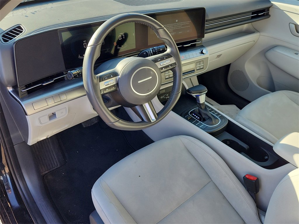 Used 2025 Hyundai Kona SEL image 12