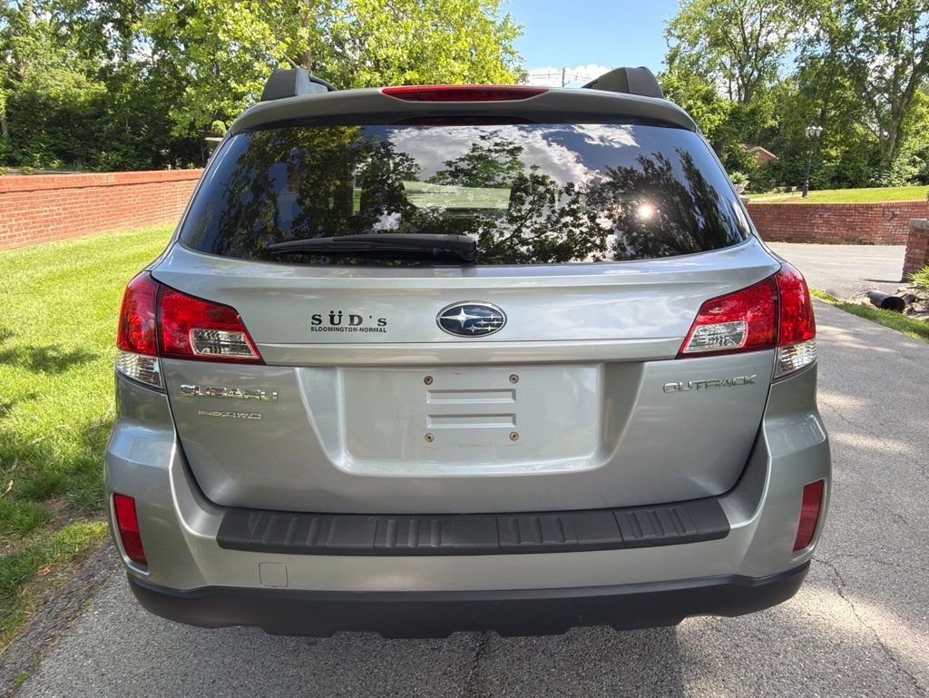 Used 2010 Subaru Outback 2.5i Premium AWD/4WD image 6