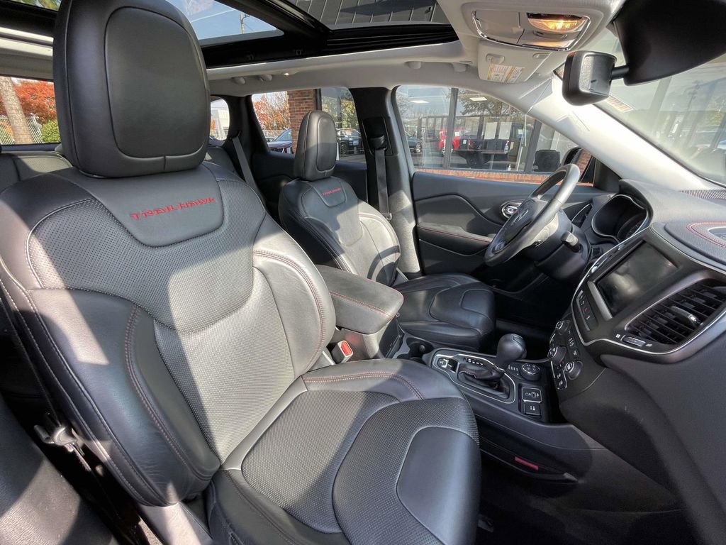 Used 2019 Jeep Cherokee Trailhawk image 14