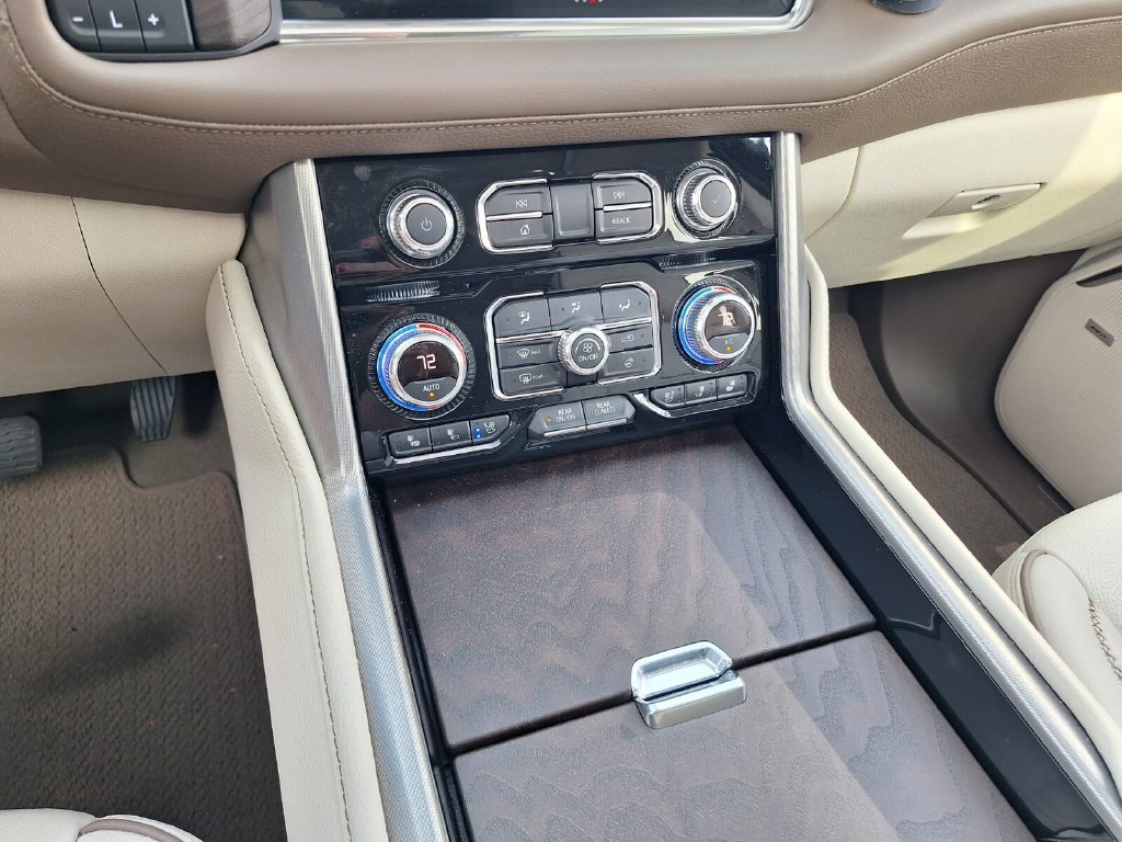 Used 2023 GMC Yukon XL Denali w/ Denali Reserve Package RWD image 19